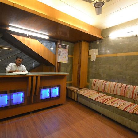 Hotel Sai Hari Prasad Ширди Экстерьер фото