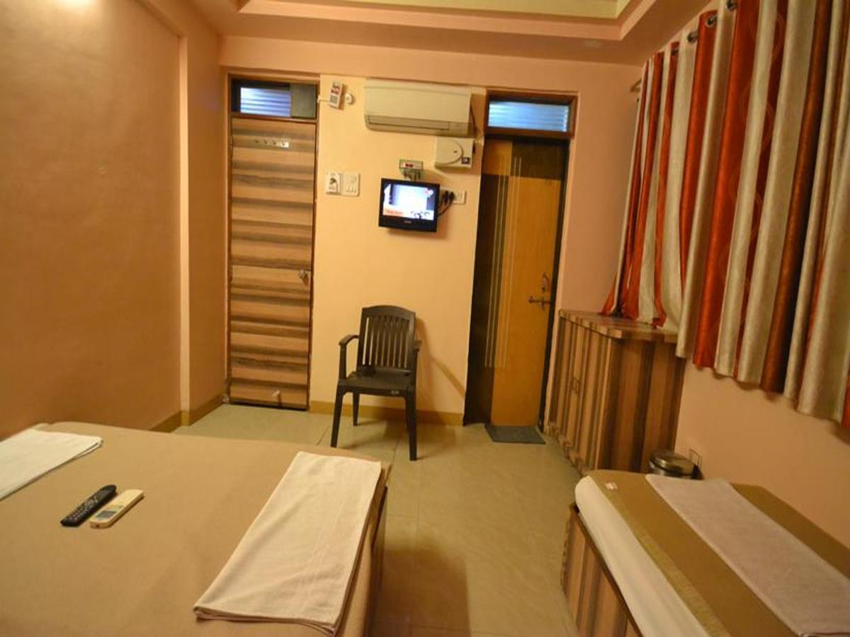 Hotel Sai Hari Prasad Ширди Экстерьер фото